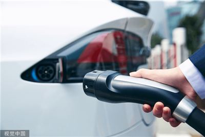 Egzekitif Auto yo bay gwo twou nan 'surkapasite', Narratif sibvansyon